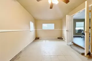 4236 Comanche St, Fort Worth, TX 76119 - Photo 9