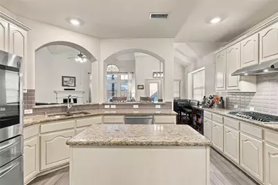 2912 Alta, Grand Prairie, TX 75054 - Photo 9