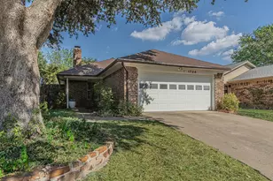 1724 Redbud Ln, Euless, TX 76039 - Photo 1