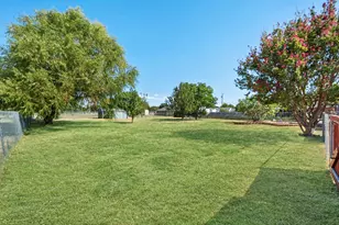 649 E Reindeer Rd, Lancaster, TX 75146 - Photo 21