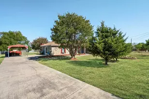 649 E Reindeer Rd, Lancaster, TX 75146 - Photo 23