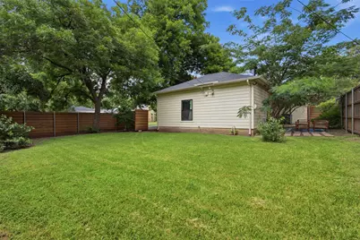 1430 S Montreal Avenue, Dallas, TX 75208 - Photo 5