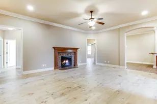 315 Castle Hill Dr, Burleson, TX 76028 - Photo 3
