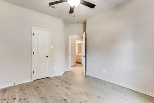 315 Castle Hill Dr, Burleson, TX 76028 - Photo 17