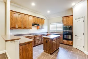 315 Castle Hill Dr, Burleson, TX 76028 - Photo 7