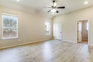 315 Castle Hill Dr, Burleson, TX 76028 - Photo 23
