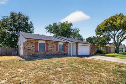 1305 Clark Trail, Grand Prairie, TX 75052 - Photo 3