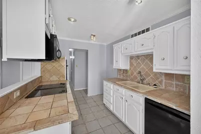 1305 Clark Trail, Grand Prairie, TX 75052 - Photo 13