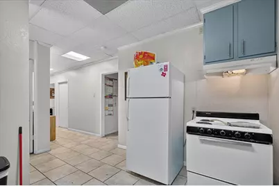 329 Centre Street, Dallas, TX 75208 - Photo 9