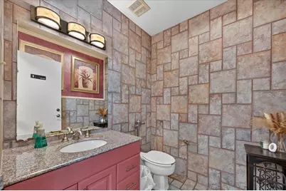 329 Centre Street, Dallas, TX 75208 - Photo 17