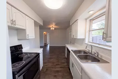 8540 Foxwood Lane, Dallas, TX 75217 - Photo 17