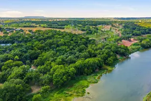 8704 Frontier Ct, Granbury, TX 76048 - Photo 9