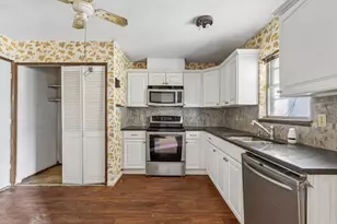 2217 Lockwood Dr, Carrollton, TX 75007 - Photo 5