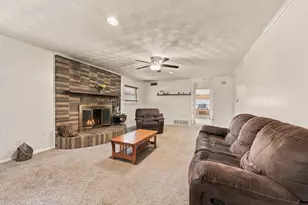 924 Wade Dr, Bedford, TX 76022 - Photo 9