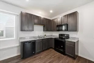 5721 Topwater Trl, Fort Worth, TX 76119 - Photo 5