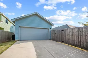 5721 Topwater Trl, Fort Worth, TX 76119 - Photo 29