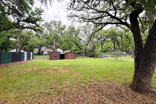 2933 Hunting Dr, Fort Worth, TX 76119 - Photo 19