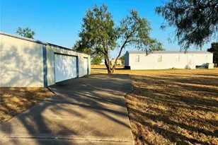 1010 Co Rd 136A, Terrell, TX 75161 - Photo 11
