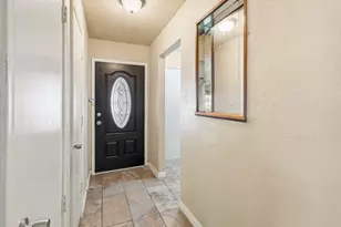 6229 Maple Springs Dr, Arlington, TX 76001 - Photo 5