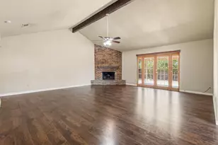 6229 Maple Springs Dr, Arlington, TX 76001 - Photo 13