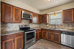 6229 Maple Springs Dr, Arlington, TX 76001 - Photo 21