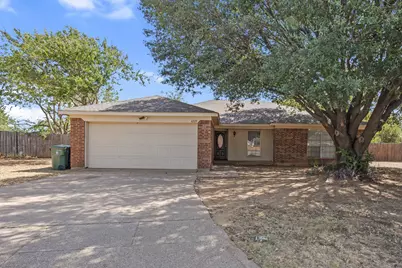 6229 Maple Springs Drive, Arlington, TX 76001 - Photo 1