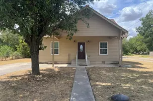 1333 N Commerce St, Gainesville, TX 76240 - Photo 1