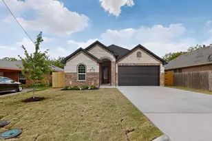 909 Meriott St, Ennis, TX 75119 - Photo 3