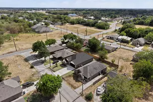 909 Meriott St, Ennis, TX 75119 - Photo 37