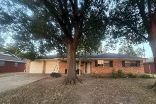 7813 Chantilly Ln, Fort Worth, TX 76134 - Photo 1