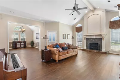 1415 Boardwalk Street, Arlington, TX 76011 - Photo 3