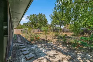 208 Pebblestone Dr, Benbrook, TX 76126 - Photo 31