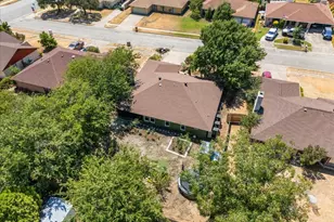 208 Pebblestone Dr, Benbrook, TX 76126 - Photo 39