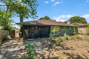 208 Pebblestone Dr, Benbrook, TX 76126 - Photo 33