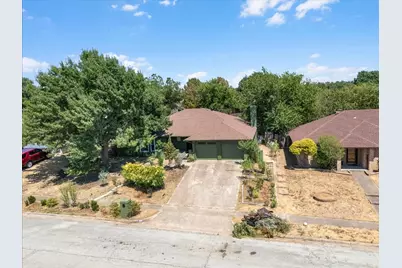 208 Pebblestone Drive, Benbrook, TX 76126 - Photo 37