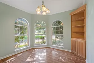 10005 Polo Park Cir, Waco, TX 76712 - Photo 9