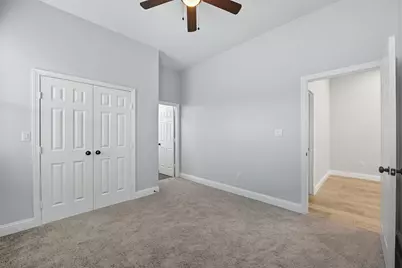 914 E Tucker Street, Fort Worth, TX 76104 - Photo 13
