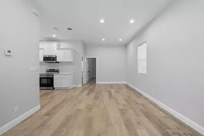 914 E Tucker Street, Fort Worth, TX 76104 - Photo 9