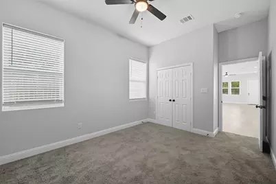 914 E Tucker Street, Fort Worth, TX 76104 - Photo 11