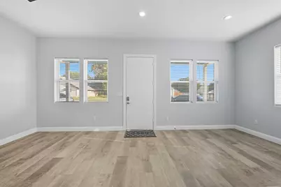 914 E Tucker Street, Fort Worth, TX 76104 - Photo 5