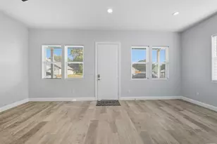 914 E Tucker St, Fort Worth, TX 76104 - Photo 5