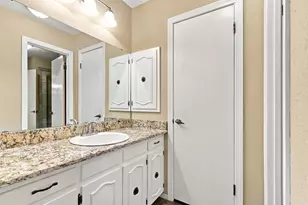 3904 Shady Valley Dr, Arlington, TX 76013 - Photo 27
