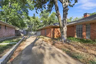 3904 Shady Valley Dr, Arlington, TX 76013 - Photo 33