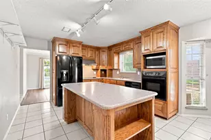 3904 Shady Valley Dr, Arlington, TX 76013 - Photo 15