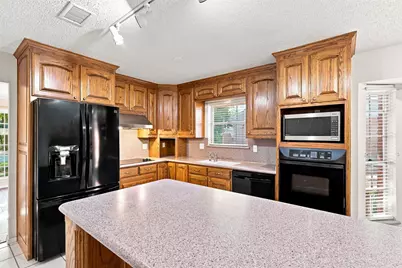 3904 Shady Valley Drive, Arlington, TX 76013 - Photo 17