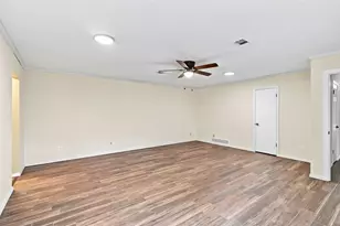 3904 Shady Valley Dr, Arlington, TX 76013 - Photo 23