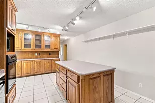 3904 Shady Valley Dr, Arlington, TX 76013 - Photo 13