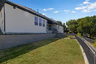 3648 Bluegrass Dr, Grand Prairie, TX 75052 - Photo 37
