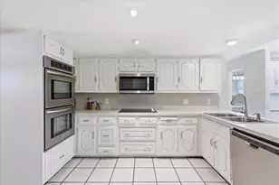 919 Green Hills Rd, Duncanville, TX 75137 - Photo 9