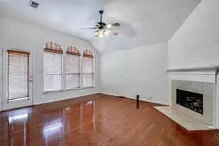 635 Blue Sky Dr, Arlington, TX 76002 - Photo 9